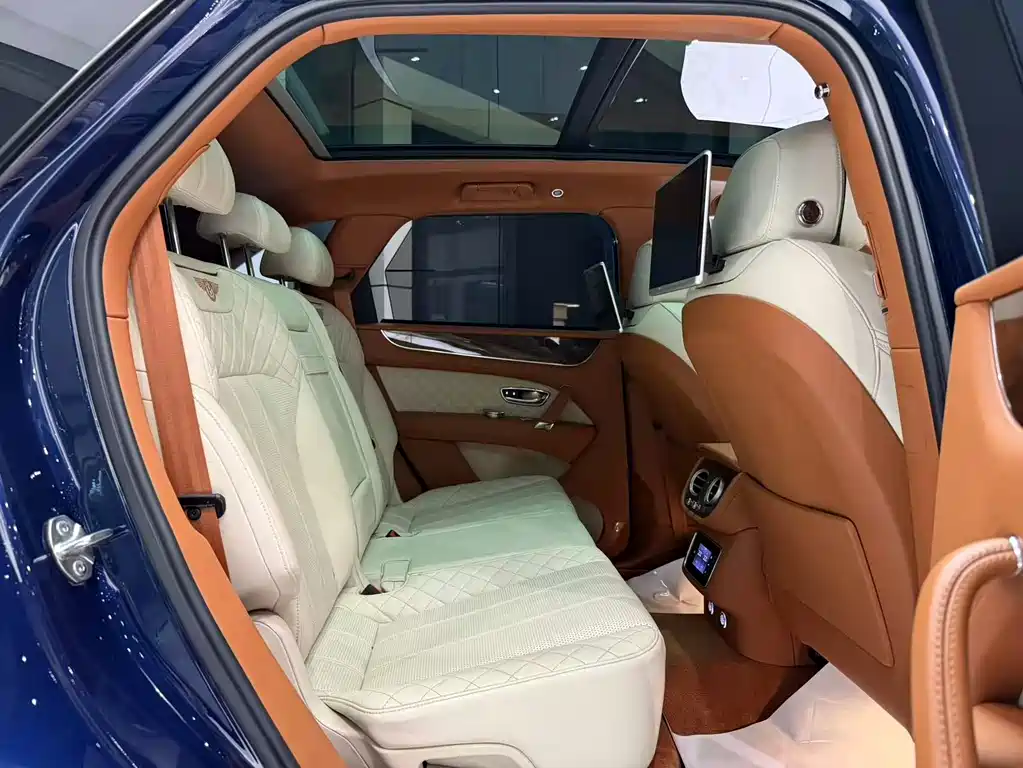 Bentley Bentayga 2017 — фото 14