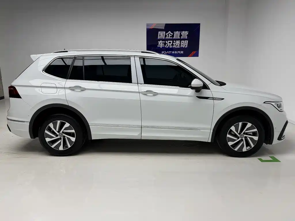Volkswagen Tiguan L Plug-In Hybrid 2024 — фото 7