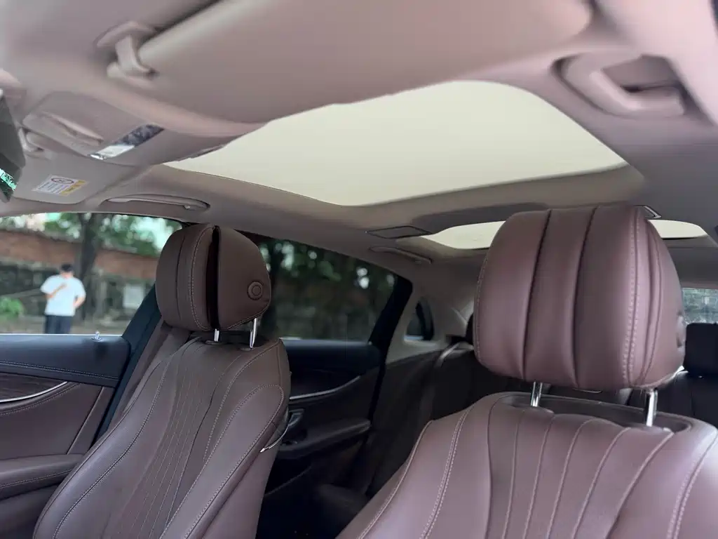 Mercedes-Benz E-Class 2020 — фото 15