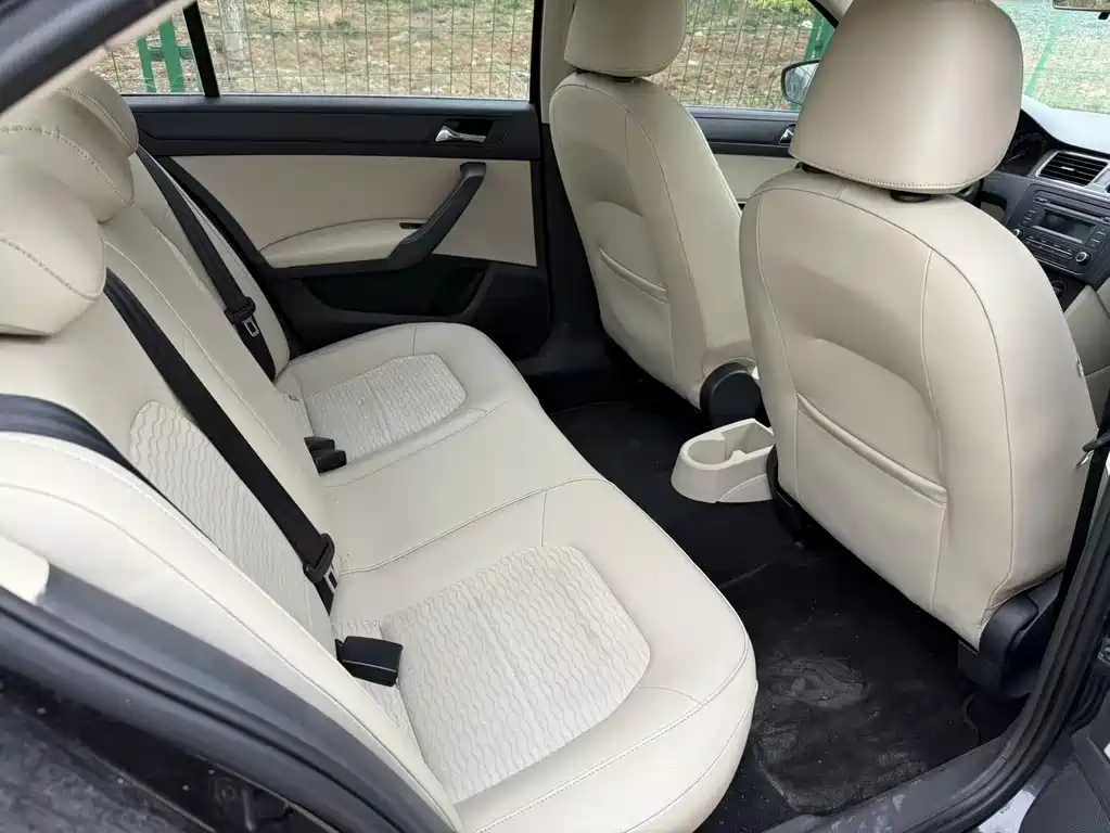 Skoda Rapid 2013 — фото 10