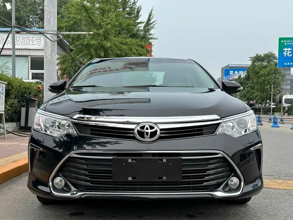 Toyota Camry 2017 — фото 2