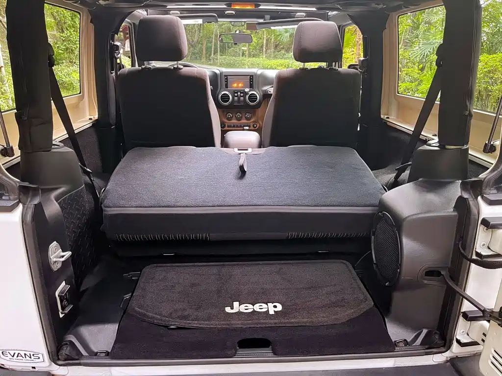 Jeep Wrangler 2011 — фото 19