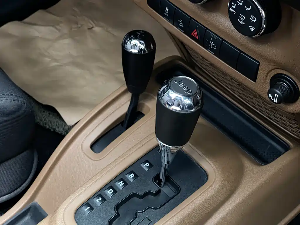 Jeep Wrangler 2011 — фото 40