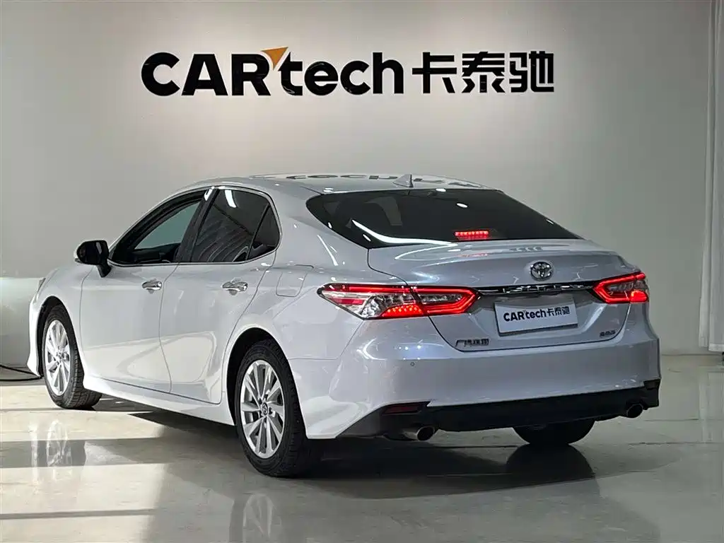 Toyota Camry 2021 — фото 6