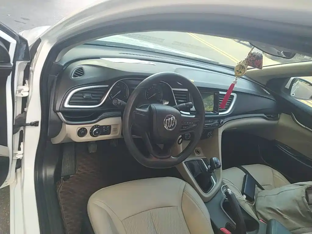 Buick Excelle 2017 — фото 10