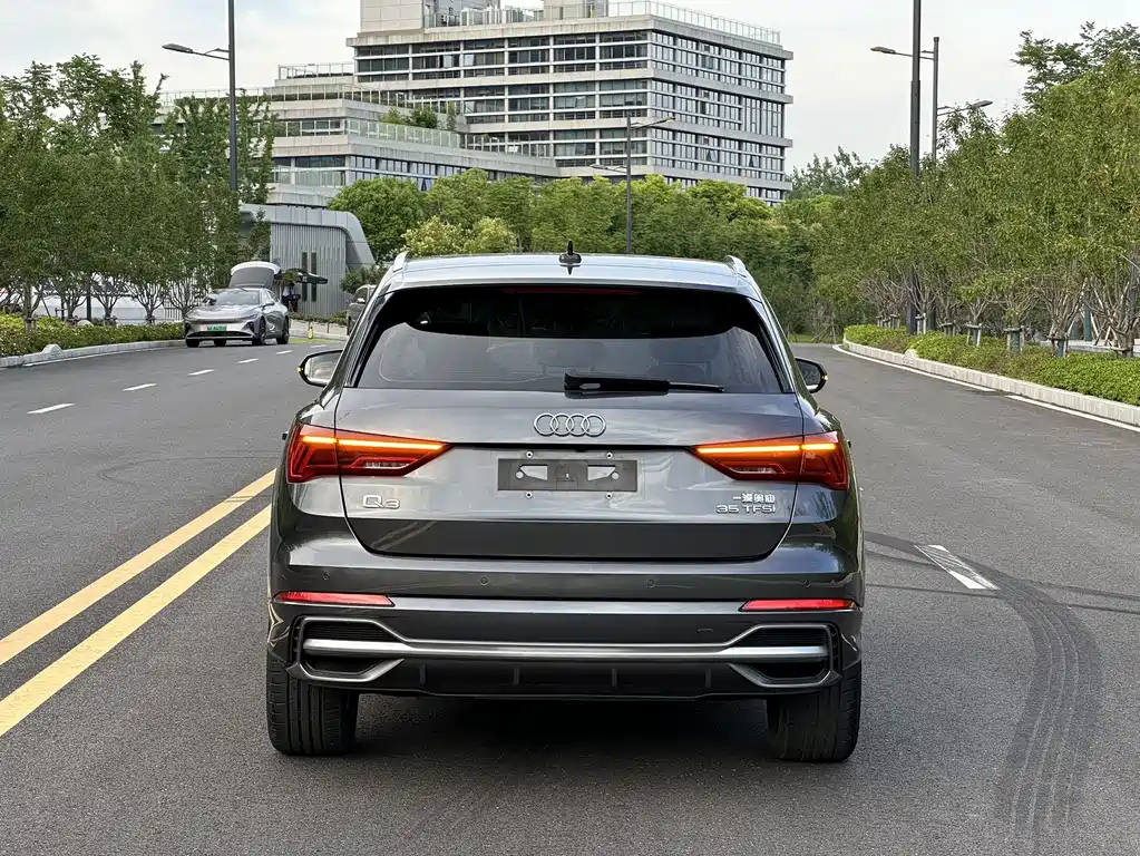 Audi Q3 2022 — фото 16