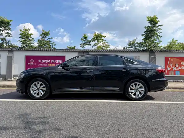 Volkswagen Passat 2022