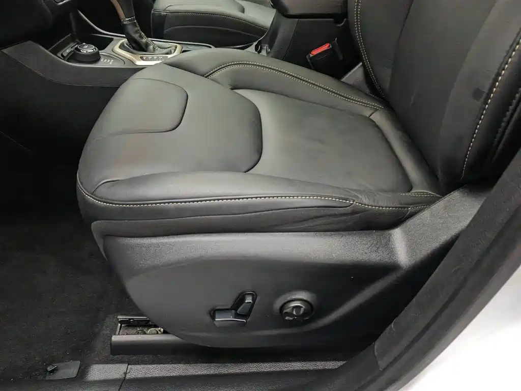 Jeep Cherokee 2018 — фото 20