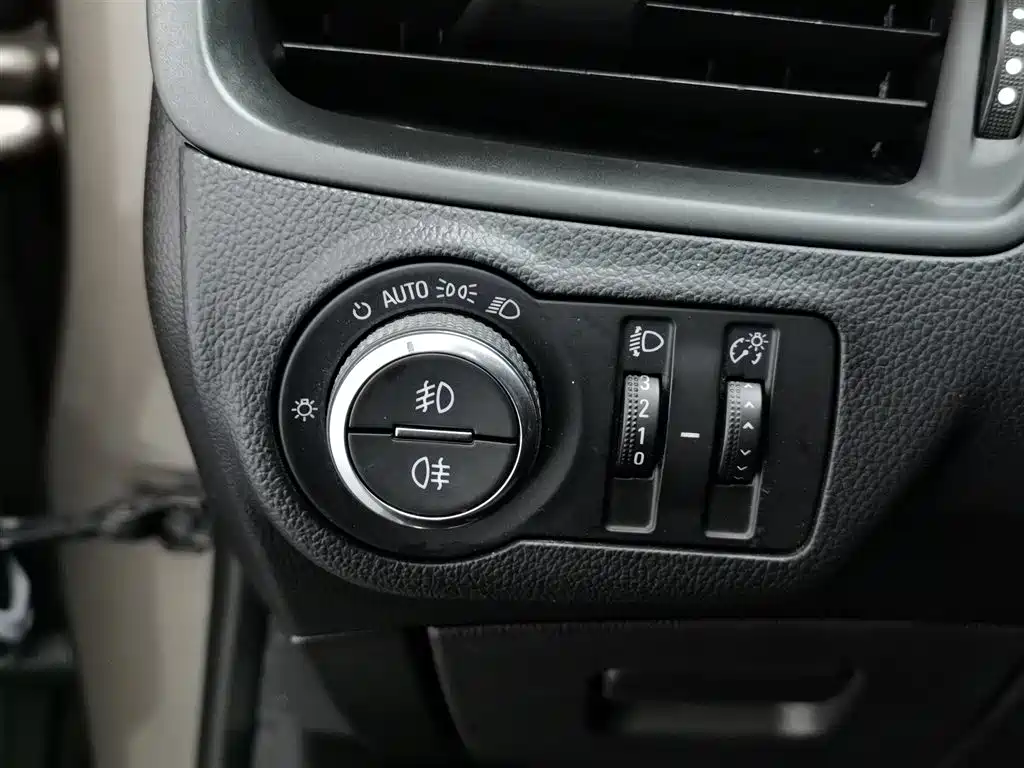 Buick Envision Plus 2016 — фото 21