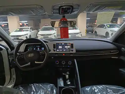 Hyundai Elantra 2023