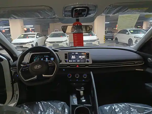 Hyundai Elantra 2023
