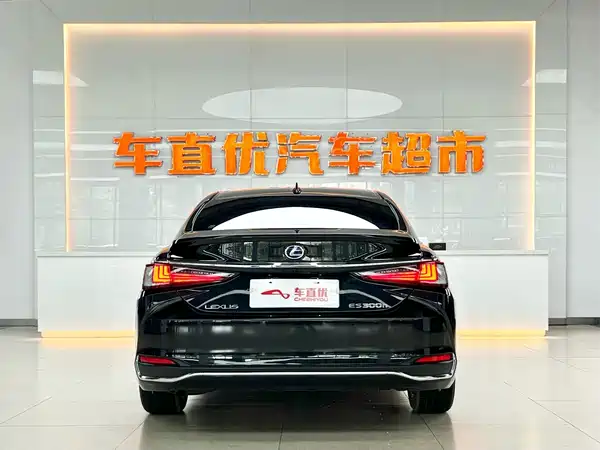 Lexus ES 2020