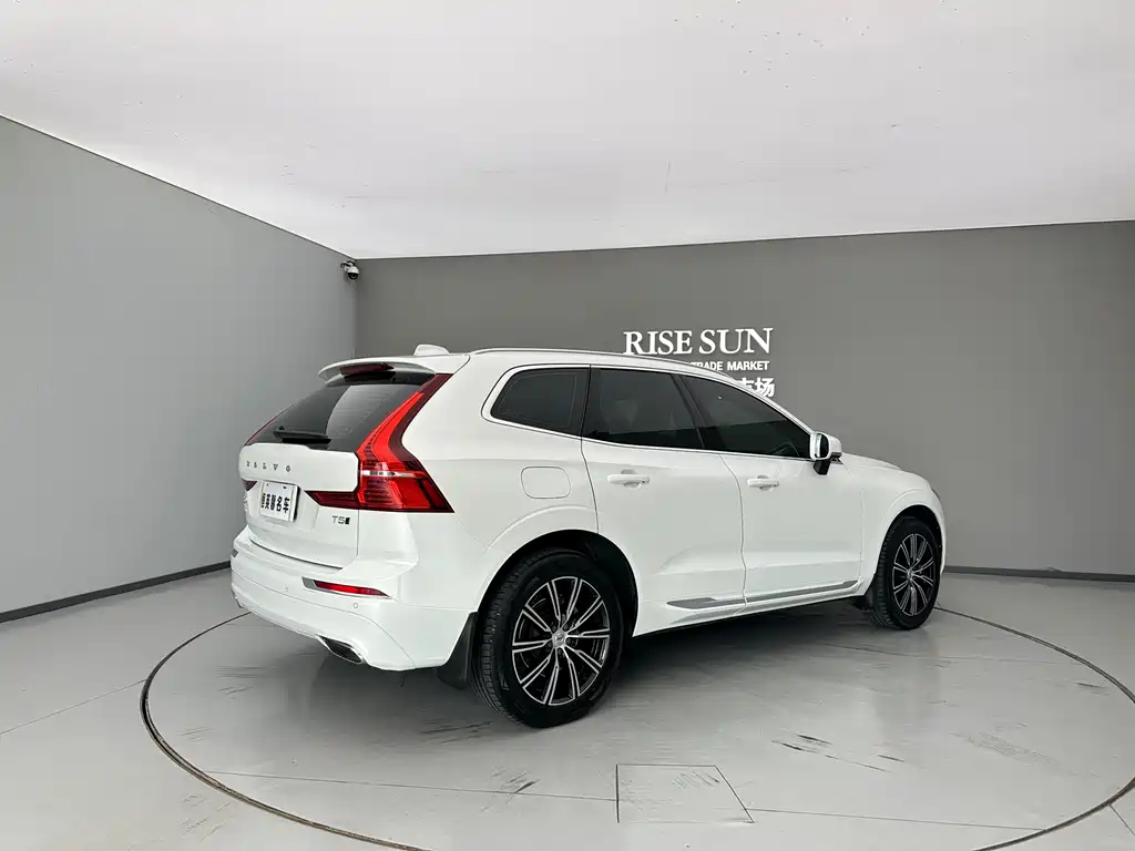 Volvo XC60 2021 — фото 9