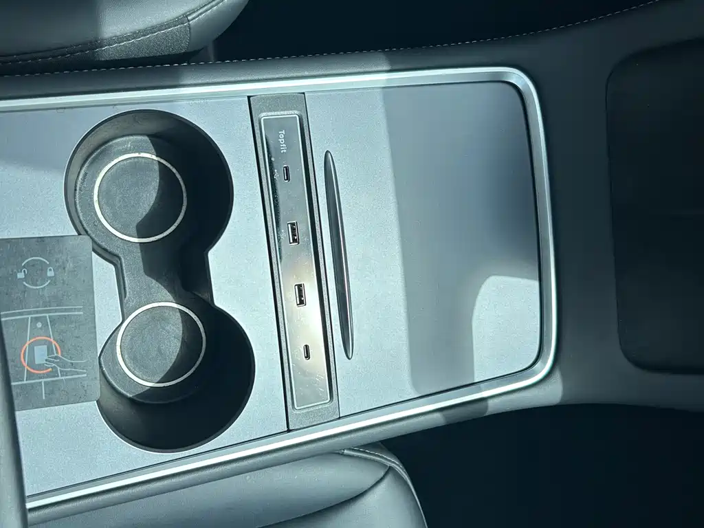 Tesla Model Y 2022 — фото 12