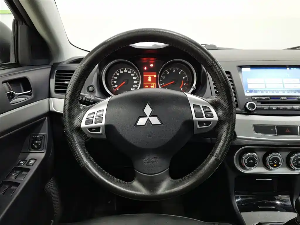 Mitsubishi Lancer EX 2015 — фото 11