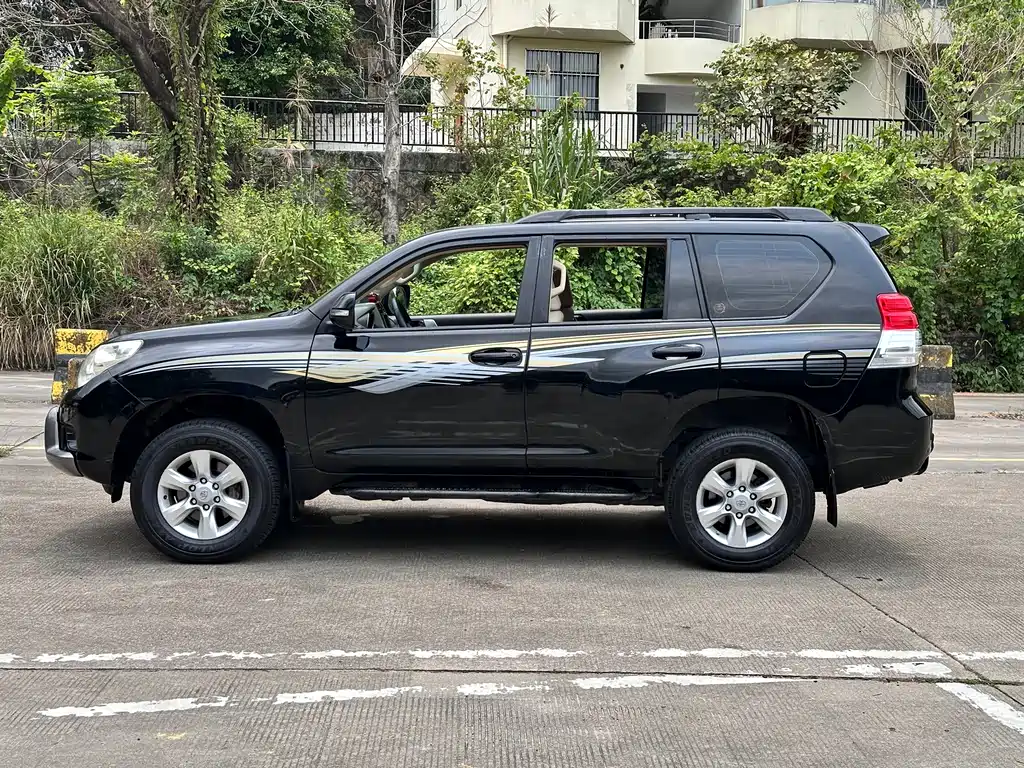 Toyota Prado 2011 — фото 13