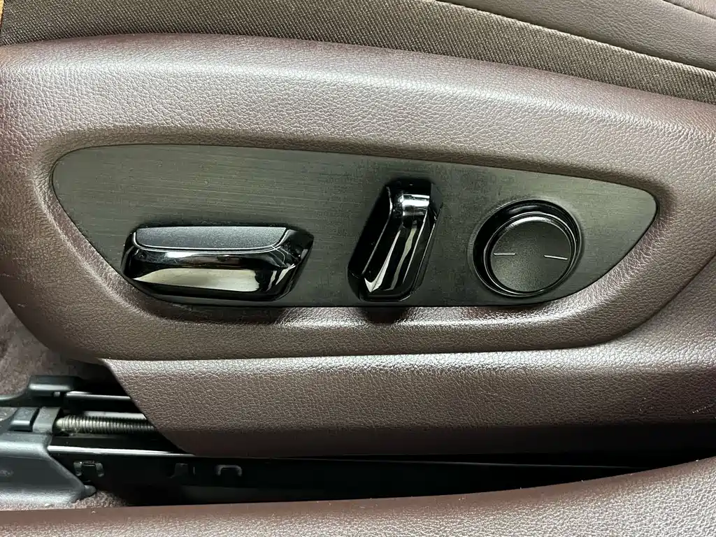 Lexus ES 2020 — фото 20