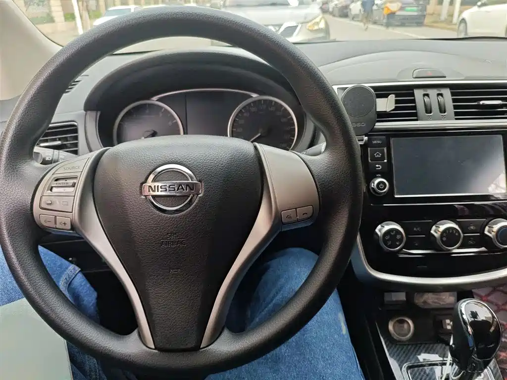 Nissan Tiida 2018 — фото 3