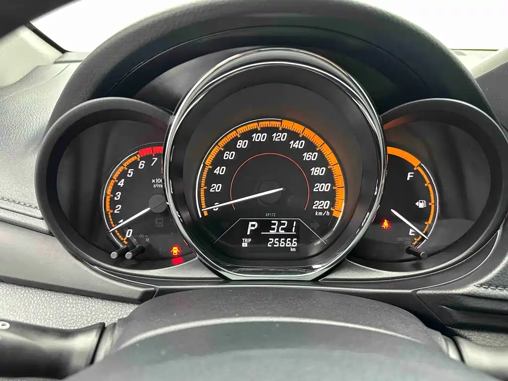 Toyota Yaris L 2022 — фото 13