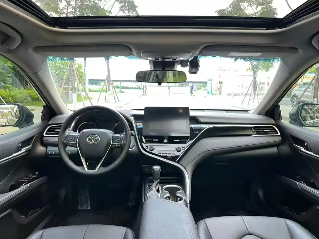 Toyota Camry 2023 — фото 9