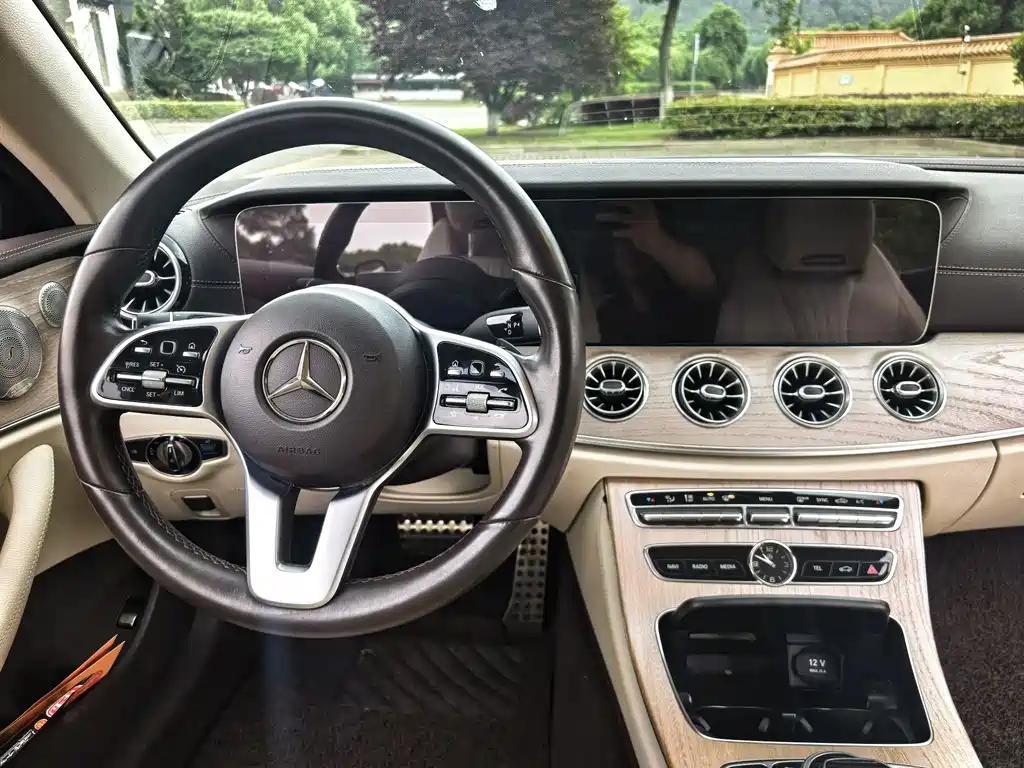 Mercedes-Benz E-Class 2019 — фото 11