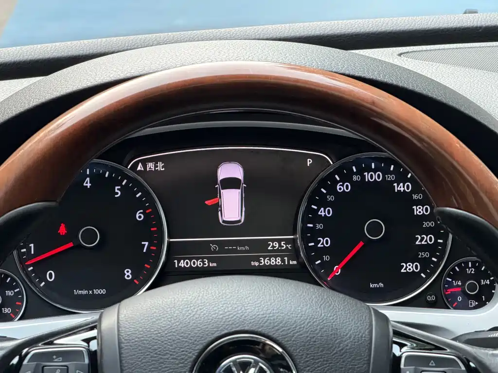 Volkswagen Touareg 2015 — фото 15
