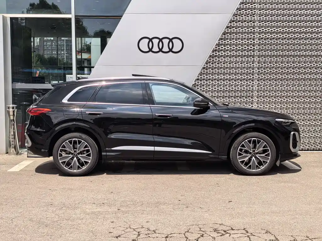 Audi Q5L 2025 — фото 3