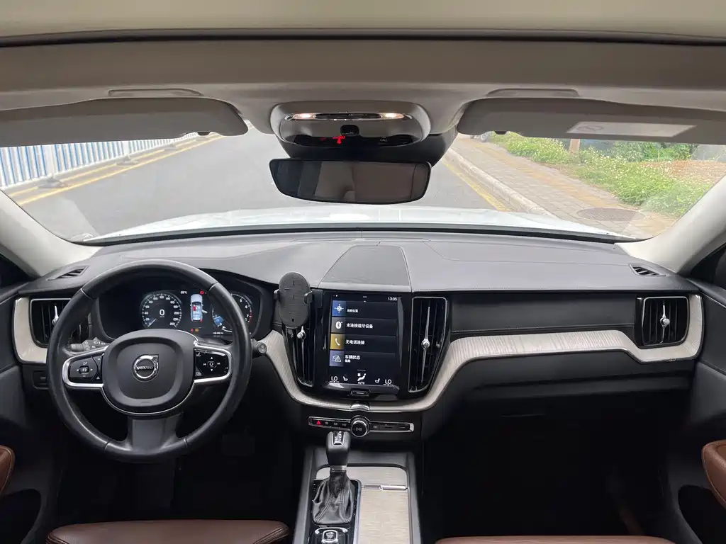 Volvo XC60 2020 — фото 16