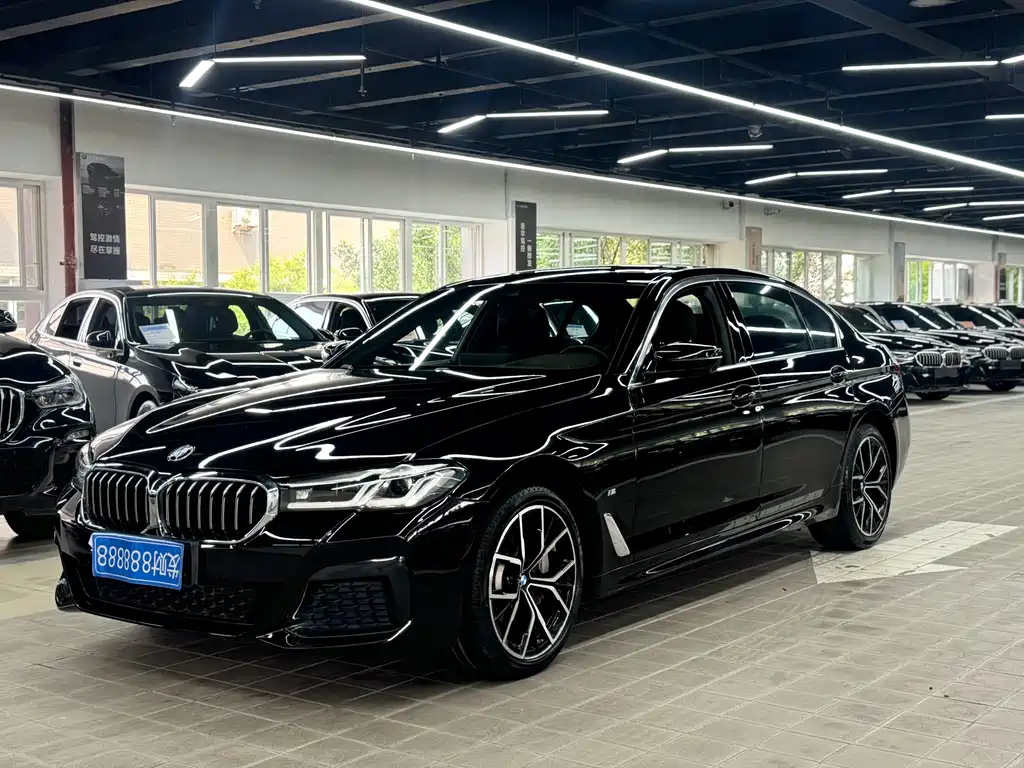 BMW 5 Series 2021 — фото 1