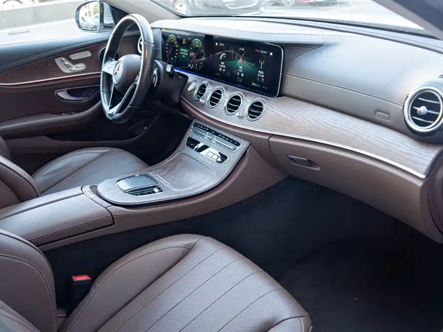 Mercedes-Benz E-Class 2023 — фото 7