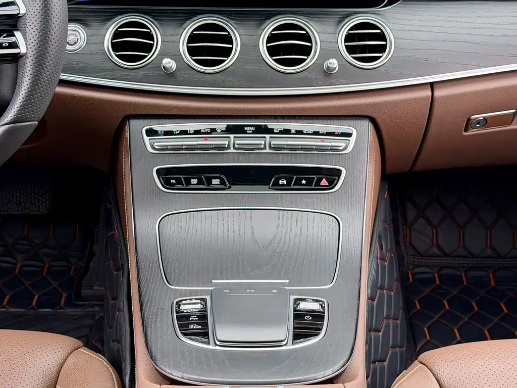 Mercedes-Benz E-Class New Energy 2022 — фото 17