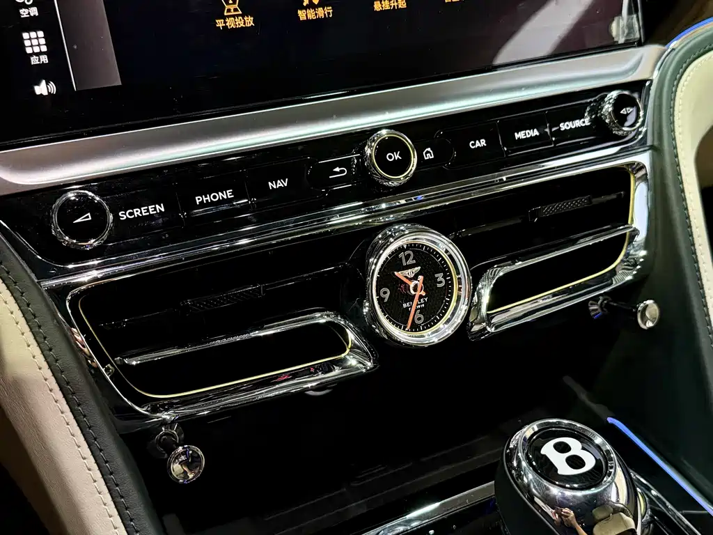 Bentley Flying Spur 2024 — фото 16