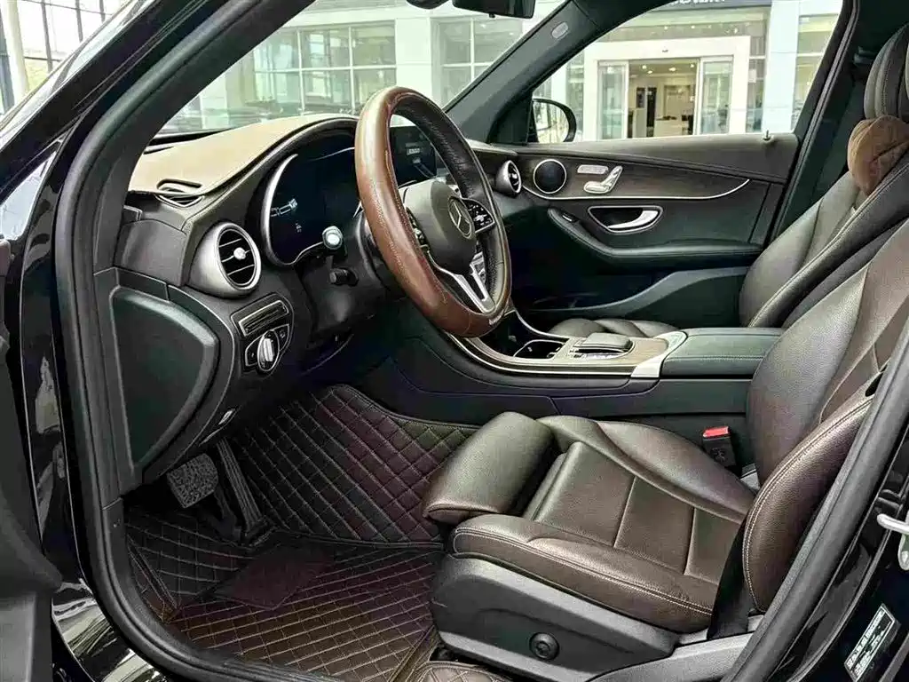Mercedes-Benz GLC 2023