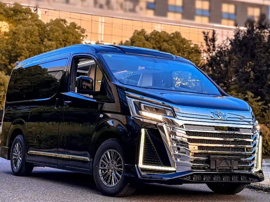 Toyota Hiace — фото 14