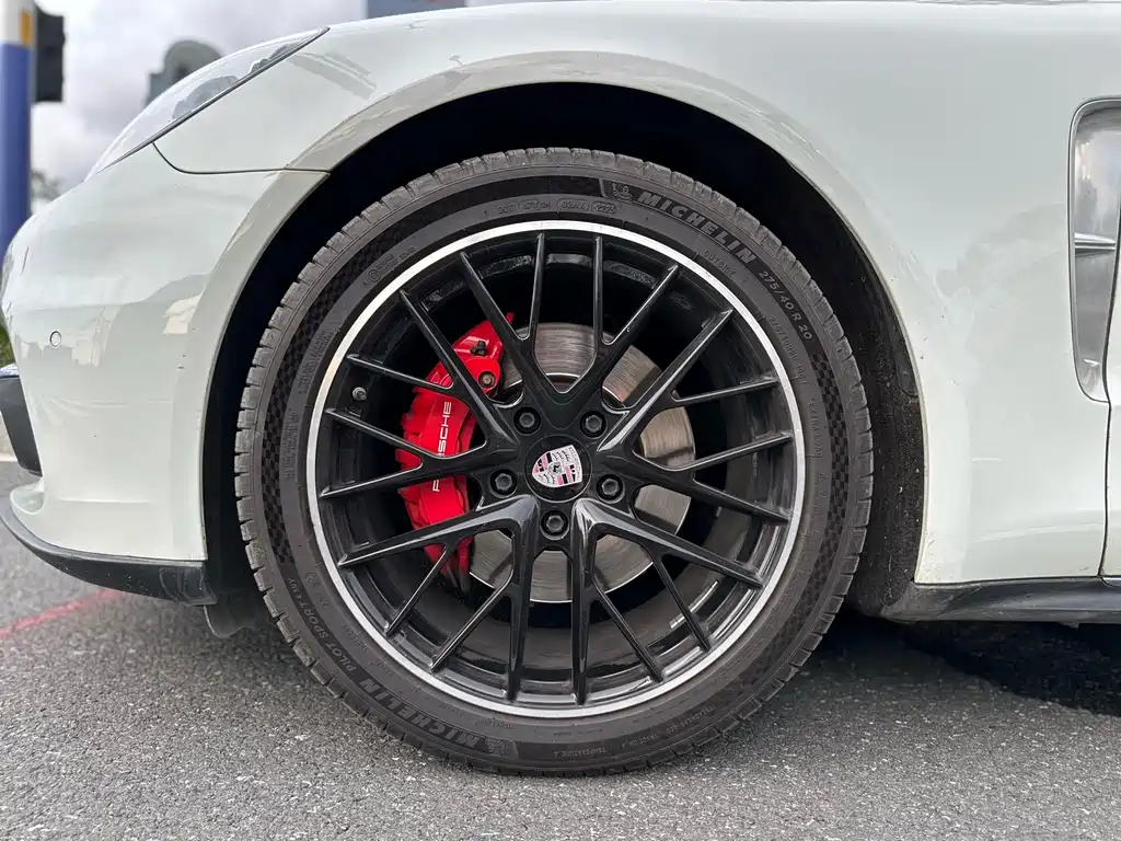 Porsche Panamera 2018 — фото 19