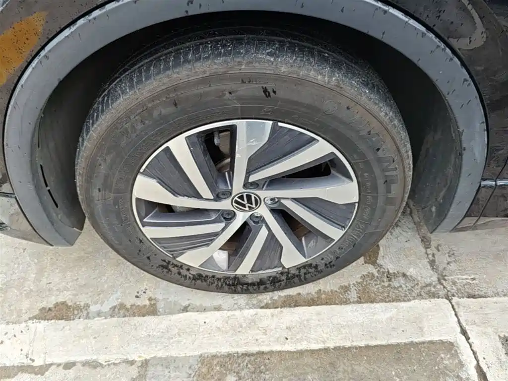 Volkswagen Tiguan L PHEV 2023 — фото 23