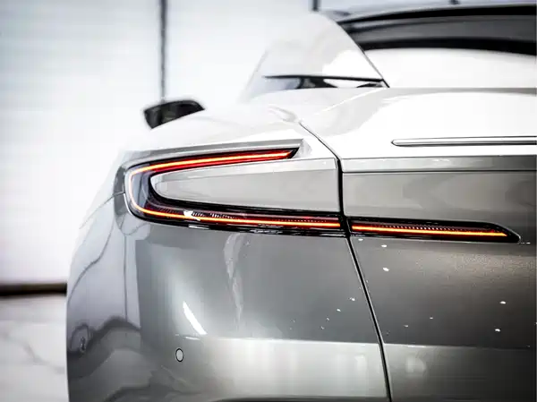 Aston Martin DB11 2018