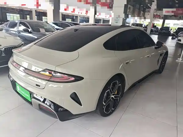 Xiaomi SU7 2025
