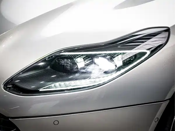 Aston Martin DB11 2018
