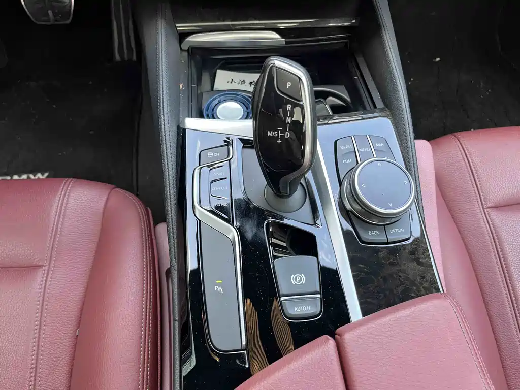 BMW 5 Series 2018 — фото 13
