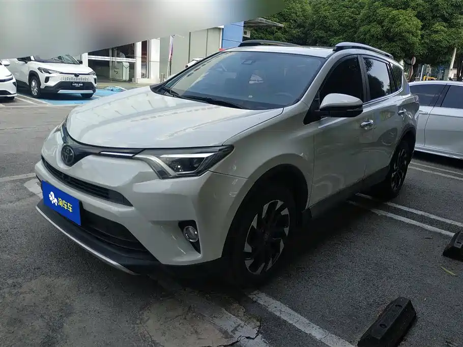 Toyota RAV4 2016 — фото 1