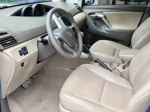 Toyota Yizhi 2014