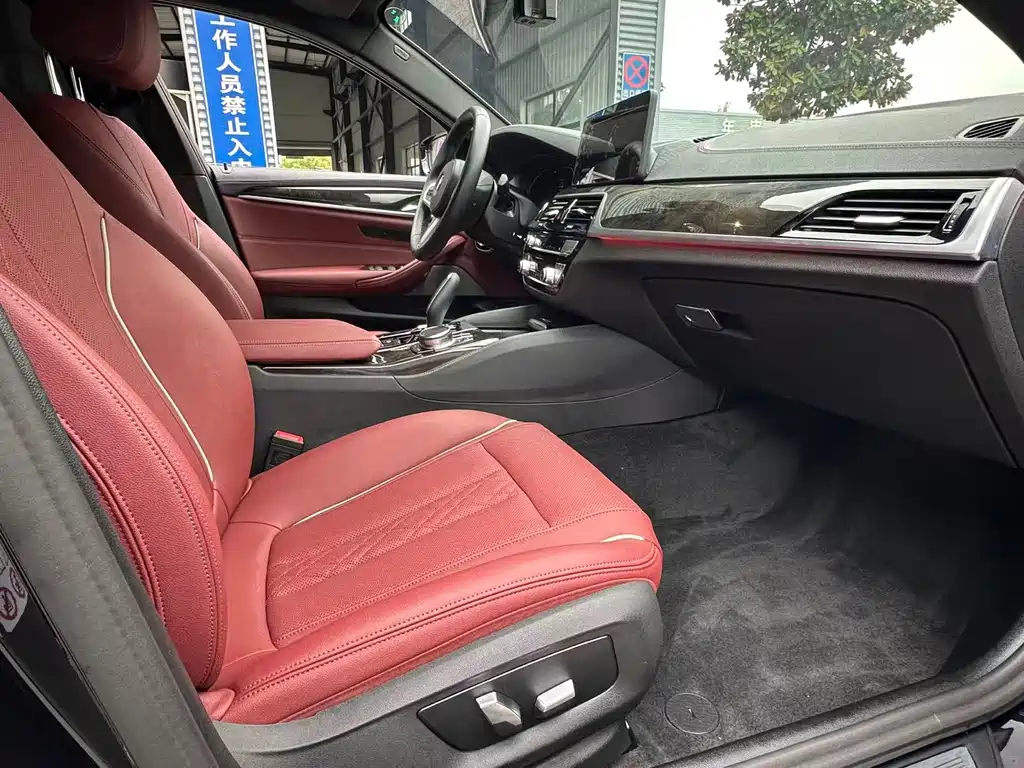 BMW 5 Series 2022 — фото 10