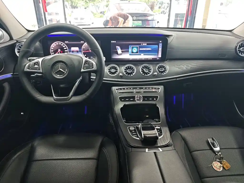 Mercedes-Benz E-Class 2019 — фото 10