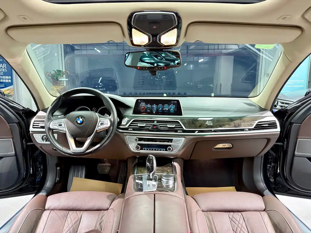 BMW 7 Series 2017 — фото 13