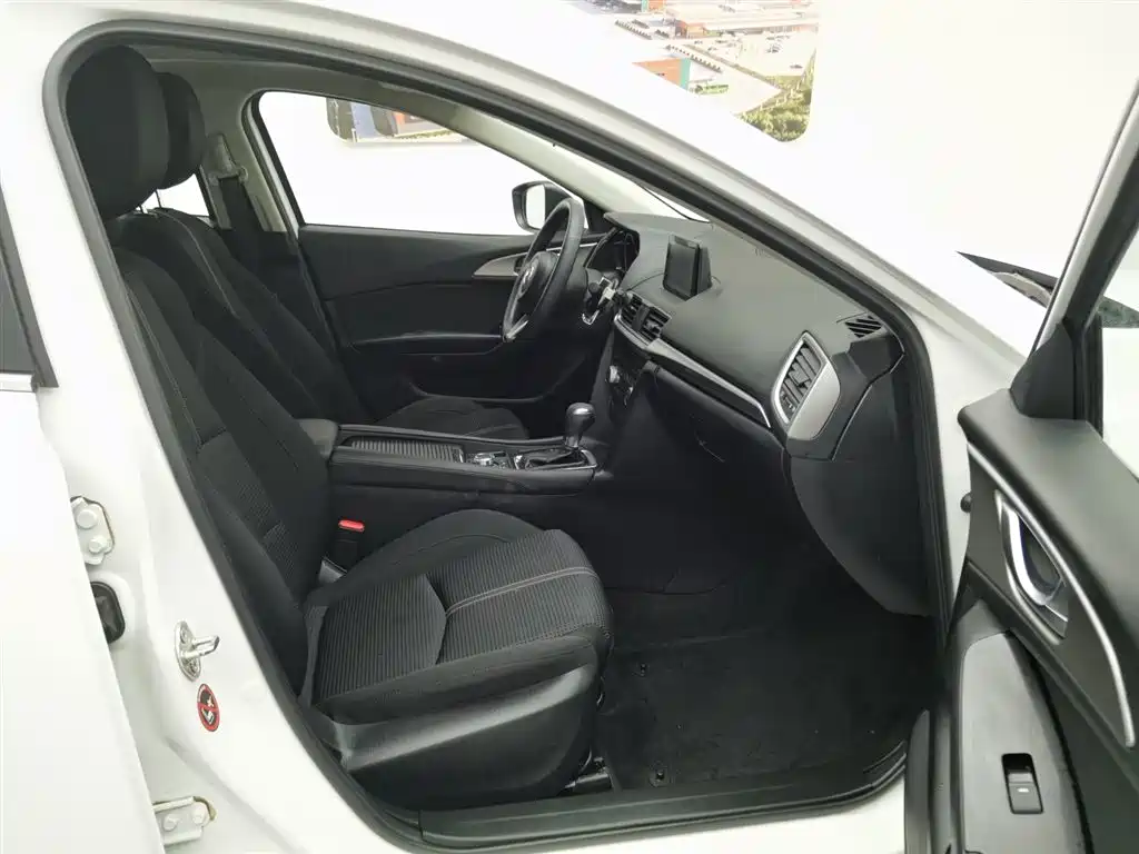 Mazda 3 Axela 2017 — фото 23