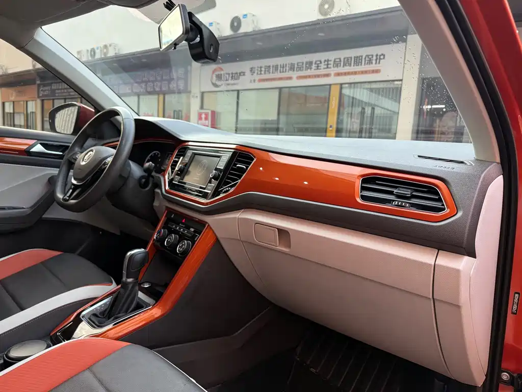 Volkswagen T-Roc 2018 — фото 25