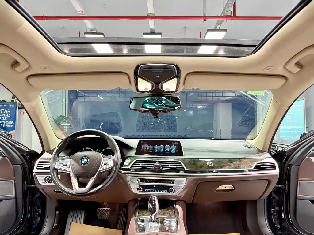 BMW 7 Series 2017 — фото 14