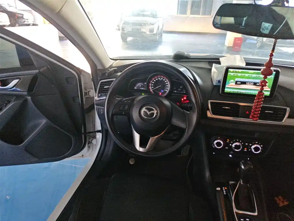Mazda 3 Axela 2016 — фото 11
