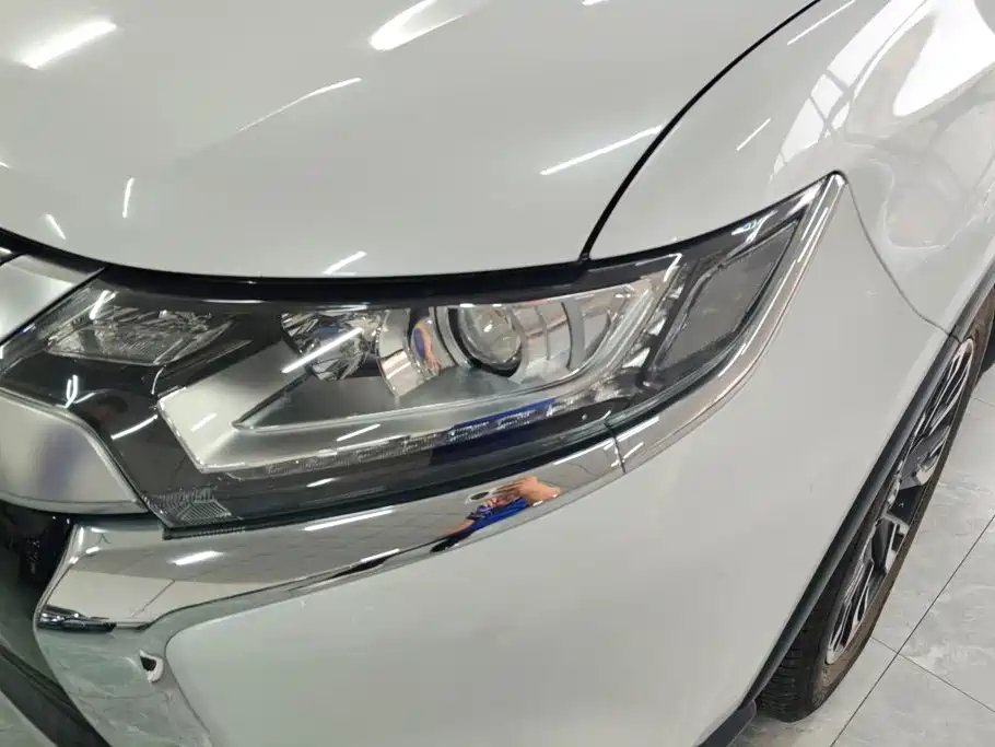 Mitsubishi Outlander 2020 — фото 5